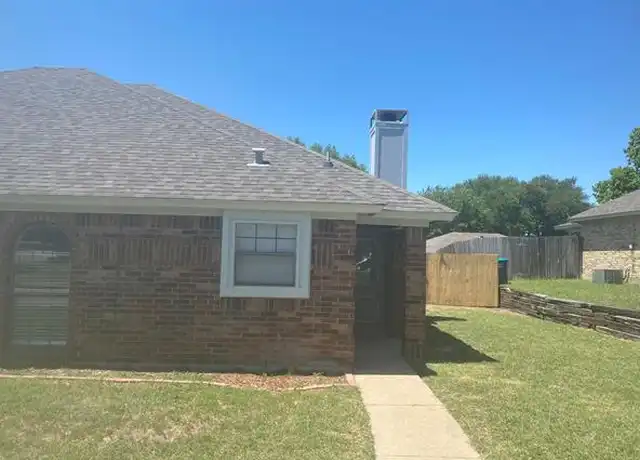 Property at 10303 Lone Pine Ln, Fort Worth, TX, 76108, 3 beds, 2 baths, [object Object]