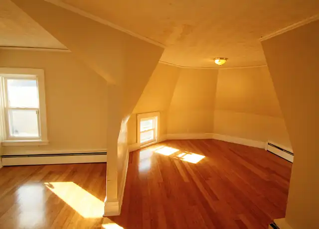 Property at 296 Washington Ave Unit 5, Providence, RI, 02905, 2 beds, 1 bath, [object Object]