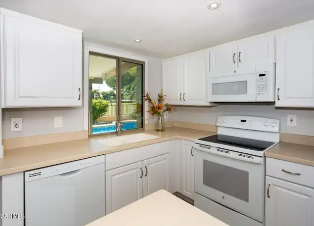 Property at 7232 S La Rosa Dr, Tempe, AZ, 85283, 5 beds, 2 baths, [object Object]