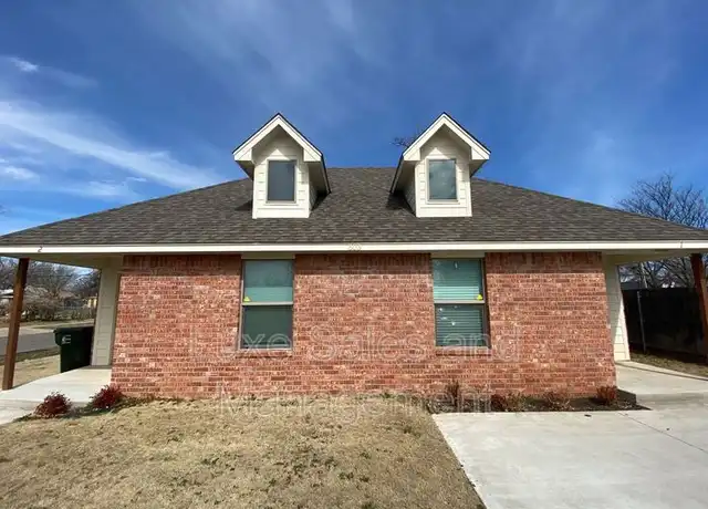 Property at 303 E Himes St Unit 1, Norman, OK, 73069, 2 beds, 1 bath, [object Object]