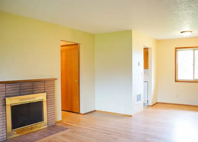 Property at 3815 SE 35th Pl Unit 3815, Portland, OR, 97202, 4 beds, 2 baths, [object Object]