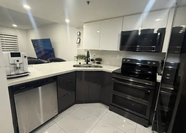 Property at 55 E 4th St #204, Hialeah, FL, 33010, 2 beds, 2 baths, [object Object]