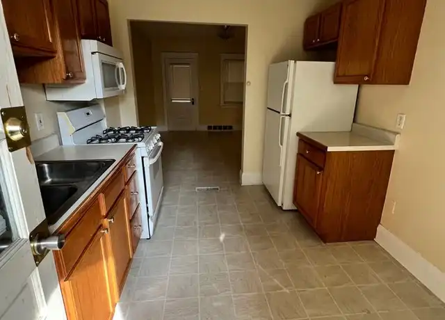 Property at 150 N 9th St Unit 150-3, Rockford, IL, 61107, 1 bed, 1 bath, [object Object]