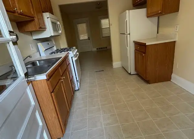 Property at 150 N 9th St Unit 150-3, Rockford, IL, 61107, 1 bed, 1 bath, [object Object]