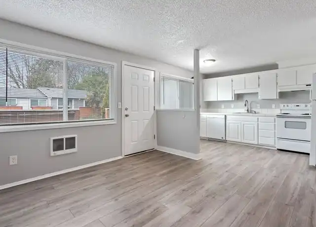 Property at 9167 SE Clackamas Rd, Clackamas, OR, 97015, 2 beds, 1 bath, [object Object]