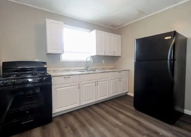 Property at 3932 Main St Unit 2R, East Chicago, IN, 46312, 2 beds, 1 bath, [object Object]