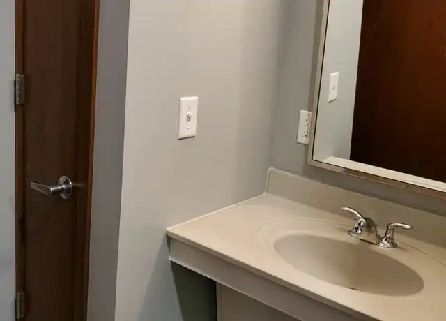 Property at 511 Pershing Ave Unit 206W, Davenport, IA, 52803, 2 beds, 2 baths, [object Object]
