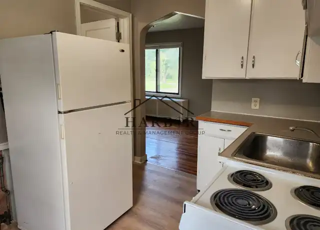Property at 806 15th St NE Unit 2, Austin, MN, 55912, 1 bed, 1 bath, [object Object]