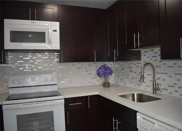 Property at 512 Gardens Dr #202, Pompano Beach, FL, 33069, 2 beds, 2 baths, [object Object]