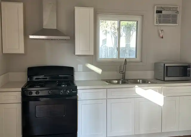Property at 19250 Prairie St, Northridge, CA, 91324, 0 beds, 1 bath, [object Object]