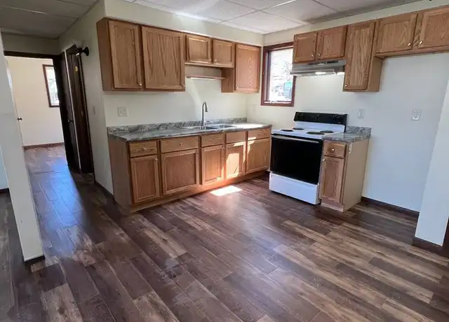 Property at 525 E Park Ave Unit 6, Chippewa Falls, WI, 54729, 2 beds, 1 bath, [object Object]
