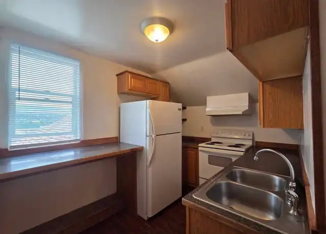 Property at 227 S Chelan Ave #3, Wenatchee, WA, 98801, 2 beds, 1 bath, [object Object]