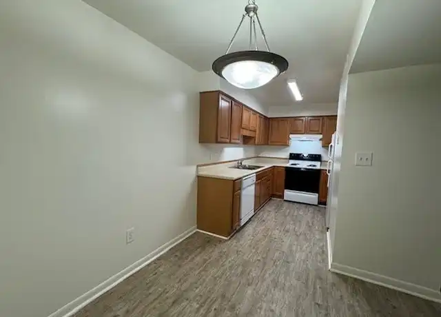 Property at 600 Reusens Rd Unit J105, Lynchburg, VA, 24503, 3 beds, 2 baths, [object Object]