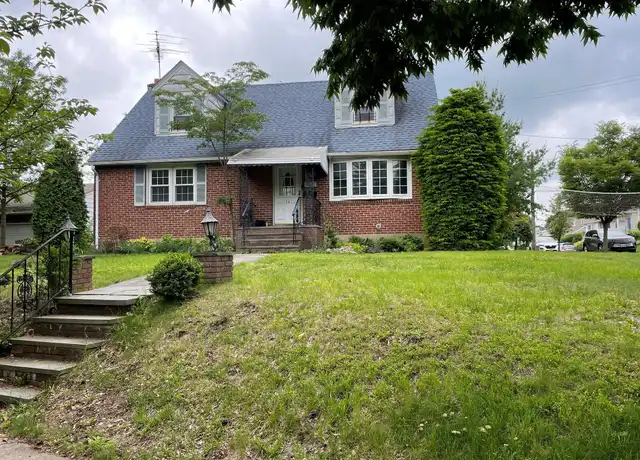 Property at 28 Lynton Rd Unit 1, Albertson, NY, 11507, 2 beds, 1 bath, [object Object]