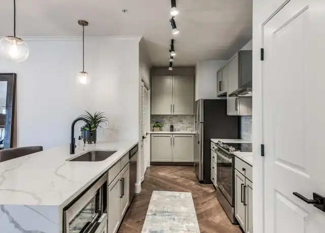 Property at 552 Gillette St, Houston, TX, 77019, 2 beds, 2 baths, [object Object]
