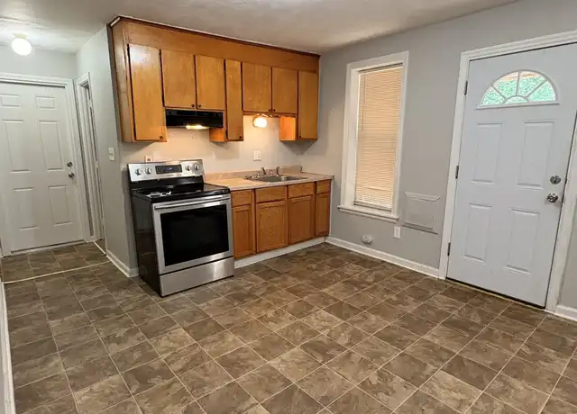 Property at 27 Summer St Unit B, Bristol, CT, 06010, 1 bed, 1 bath, [object Object]