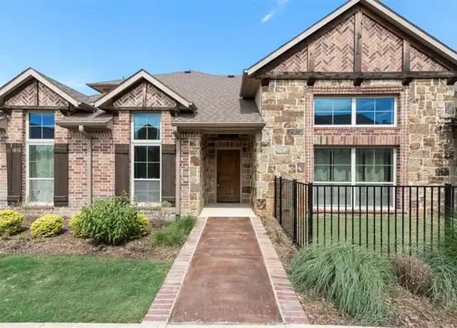Property at 889 Birds Fort Trl, Arlington, TX, 76005, 4 beds, 3 baths, [object Object]