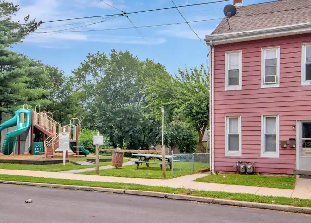 Property at 658 Walnut St, Pottstown, PA, 19464, 1 bed, 1 bath, [object Object]