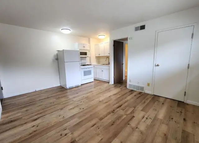 Property at 700 Carriage Hl Unit 721-8, Iowa City, IA, 52246, 1 bed, 1 bath, [object Object]