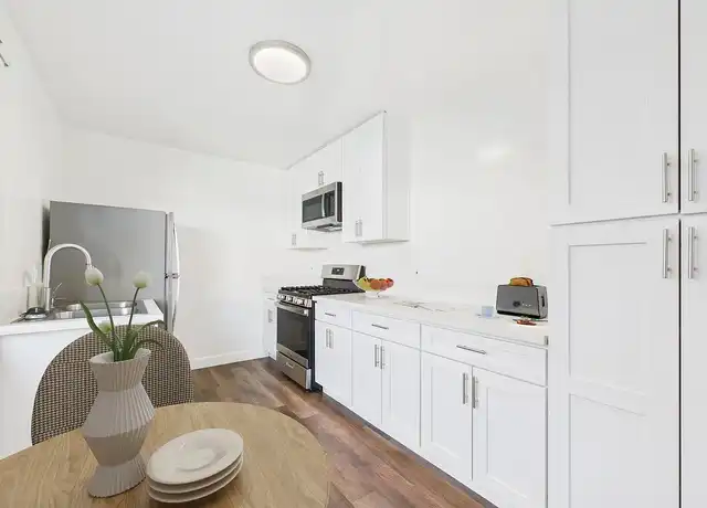 Property at 13060 Burbank Blvd, Sherman Oaks, CA, 91401, 1 bed, 1 bath, [object Object]