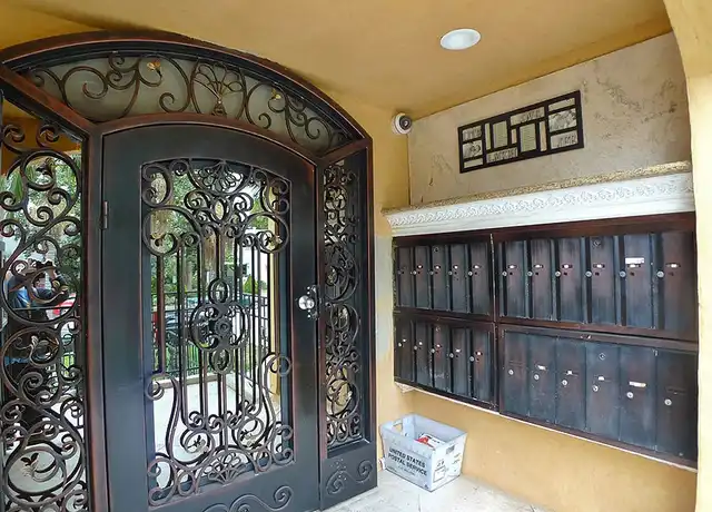 Property at 20/20 Villa Apts - 2020 N Beachwood Dr, Los Angeles, CA, 90068, 2 beds, 2 baths, [object Object]