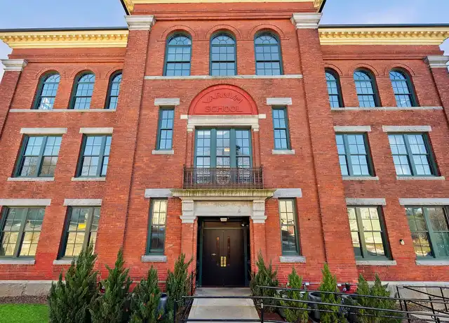 Property at 39 Myrtle St, Lowell, MA, 01850, 1 bed, 1 bath, [object Object]