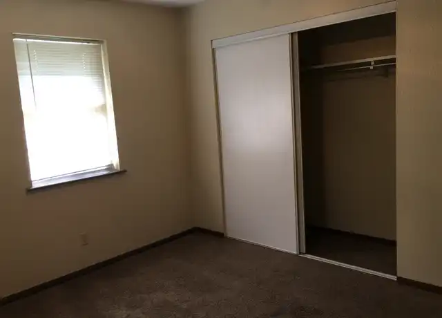 Property at 300 E Fair St Unit 1C, Independence, MO, 64055, 2 beds, 1 bath, [object Object]
