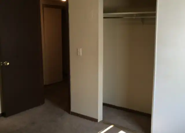 Property at 300 E Fair St Unit 1C, Independence, MO, 64055, 2 beds, 1 bath, [object Object]