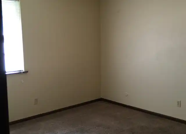 Property at 300 E Fair St Unit 1C, Independence, MO, 64055, 2 beds, 1 bath, [object Object]
