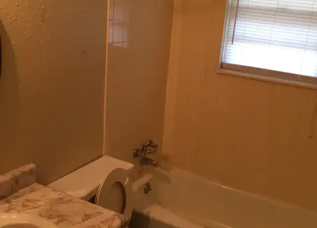 Property at 300 E Fair St Unit 1C, Independence, MO, 64055, 2 beds, 1 bath, [object Object]
