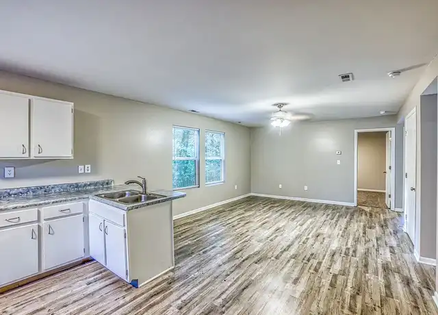Property at Main Street Apartments - 412 S Main St, Warrensburg, MO, 64093, 3 beds, 2 baths, [object Object]