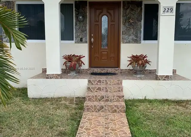 Property at 229 W 14th St, Hialeah, FL, 33010, 2 beds, 1 bath, [object Object]