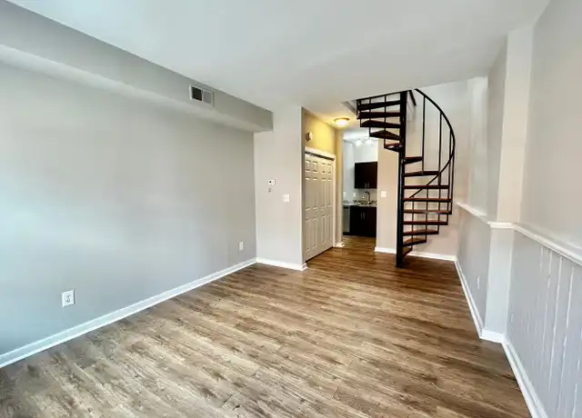 Property at Franklin Court Apartments - 506 W Franklin St, Baltimore, MD, 21201, 1 bed, 1 bath, [object Object]