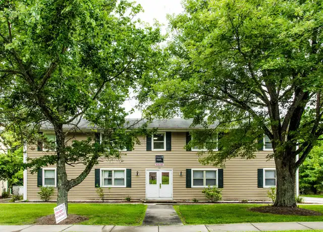 Property at 1 Bedroom - Very Quiet, Park Like Setting - 125 S Park Ridge Rd, Bloomington, IN, 47408, 0 beds, 1 bath, [object Object]