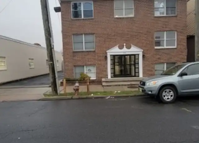 Property at 634 S Broad St Unit B2, Elizabeth, NJ, 07202, 2 beds, 1 bath, [object Object]