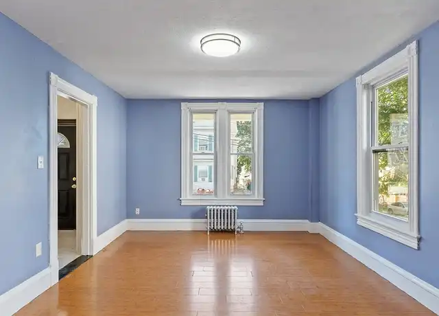 Property at 60 6th St Unit 60, Lowell, MA, 01850, 5 beds, 2 baths, [object Object]