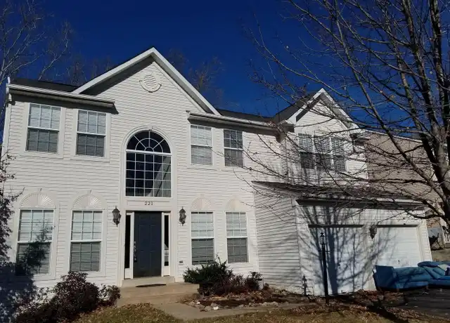Property at 221 E Skyline Dr, Purcellville, VA, 20132, 5 beds, 3.5 baths, [object Object]