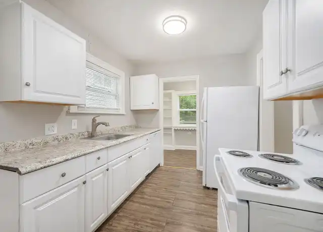 Property at 5409 Paseo Blvd, Kansas City, MO, 64110, 2 beds, 1 bath, [object Object]