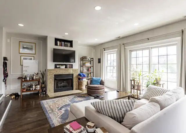 Property at 1402 W Grand Ave, Chicago, IL, 60642, 2 beds, 2 baths, [object Object]