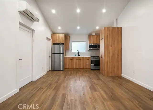 Property at 6617 Farralone Ave, Canoga Park, CA, 91303, 1 bed, 1 bath, [object Object]