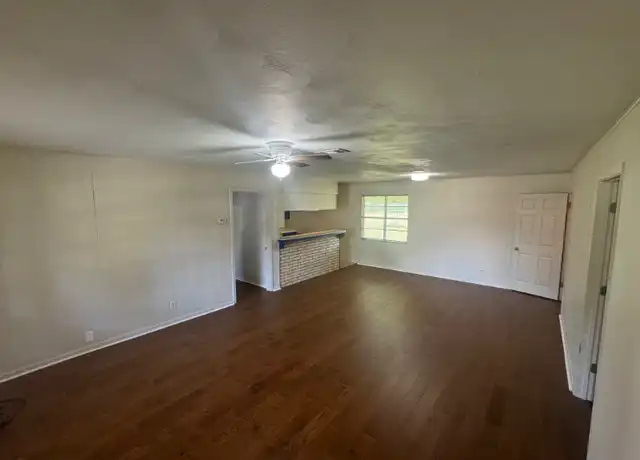 Property at 285 9 St, Markham, TX, 77456, 3 beds, 1 bath, [object Object]