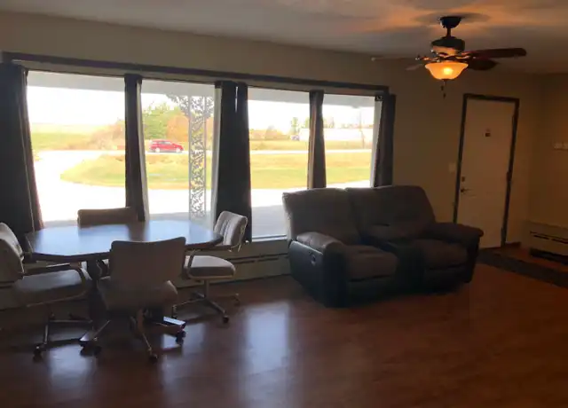 Property at 808 6th Ave W Unit 3, Grinnell, IA, 50112, 1 bed, 1 bath, [object Object]