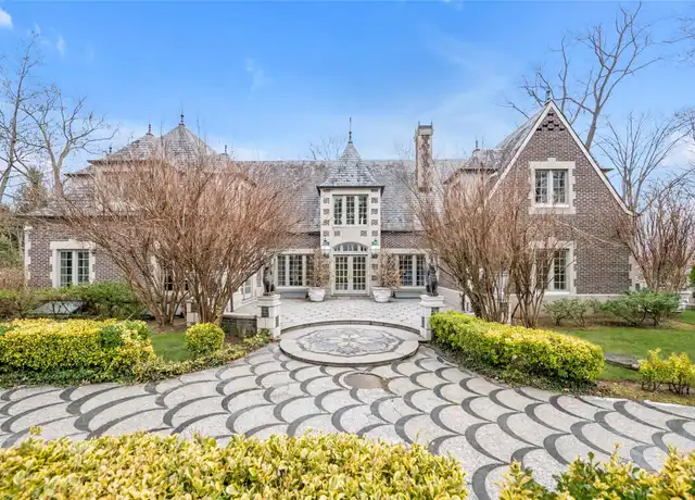 Property at 7 Rodney Ln, Great Neck, NY, 11024, 5 beds, 6.5 baths, [object Object]