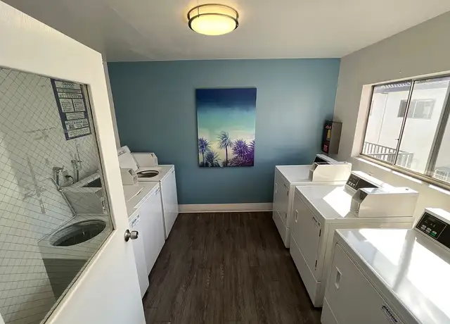Photo of 2039 N Las Palmas Ave, Los Angeles, CA 90068