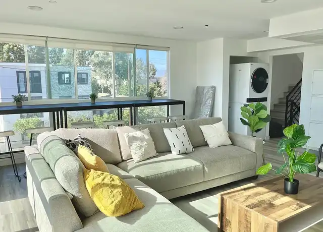Property at 1476 W 35th St, Los Angeles, CA, 90018, 1 bed, 1 bath, [object Object]