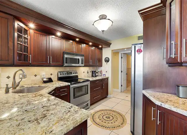 Property at 105 Lake Emerald Dr #410, Oakland Park, FL, 33309, 1 bed, 1.5 baths, [object Object]