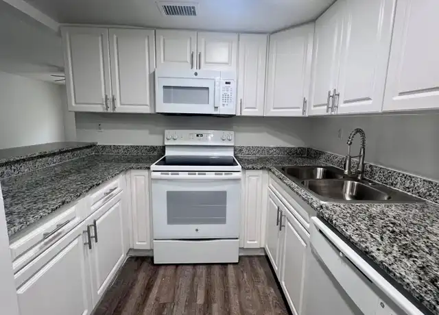 Property at 17350 NW 68th Ave Unit 400-105, Hialeah, FL, 33015, 1 bed, 1 bath, [object Object]