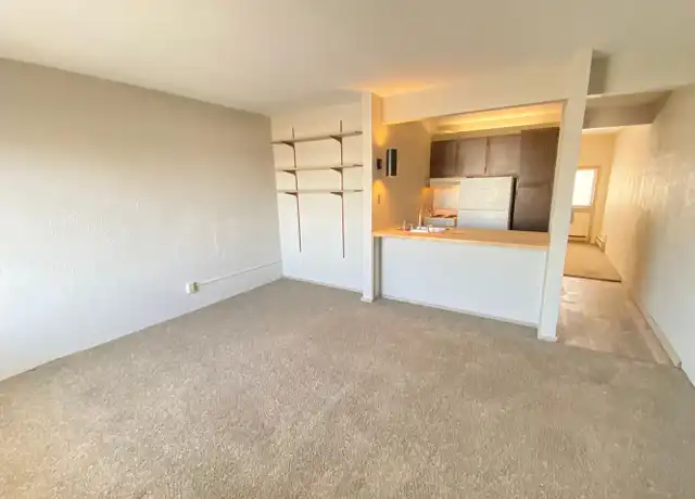Property at 1040 Patrick Ct Unit 215, Waterloo, IA, 50701, 1 bed, 1 bath, [object Object]