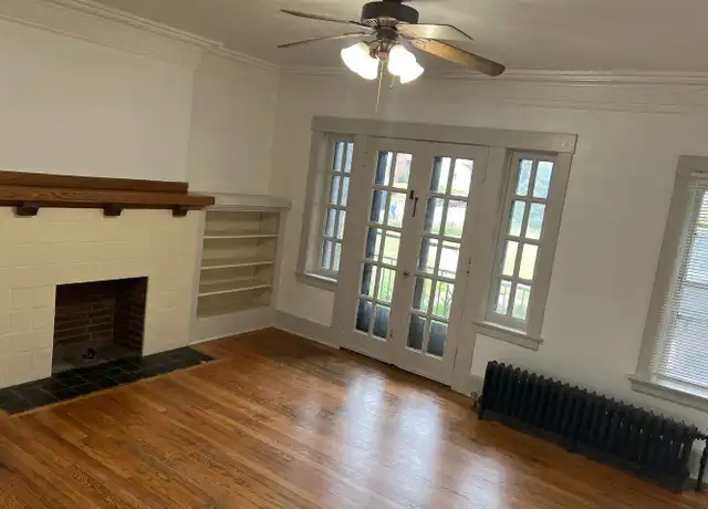 Property at 702 S 38th St Unit 7, Omaha, NE, 68105, 2 beds, 1 bath, [object Object]