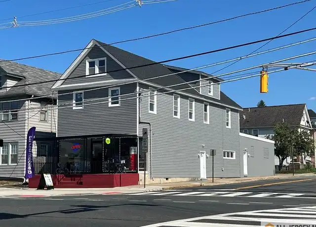 Property at 588 Livingston Ave Unit 2B, North Brunswick Township, NJ, 08902, 1 bed, 1 bath, [object Object]